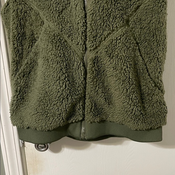 Zyia Active Cozy Olive Green Hooded Sherpa Teddy Vest Size Medium - Picture 5 of 11